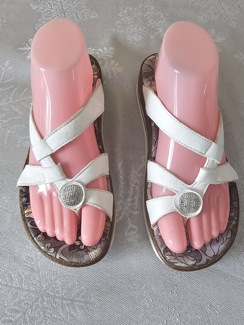 Think! White  Thong Leather Sandals  Cross-Strap Toe Loop Cork Bed Boho Sz 40